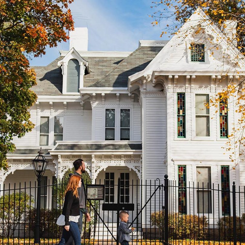 Neighborhood-house_0